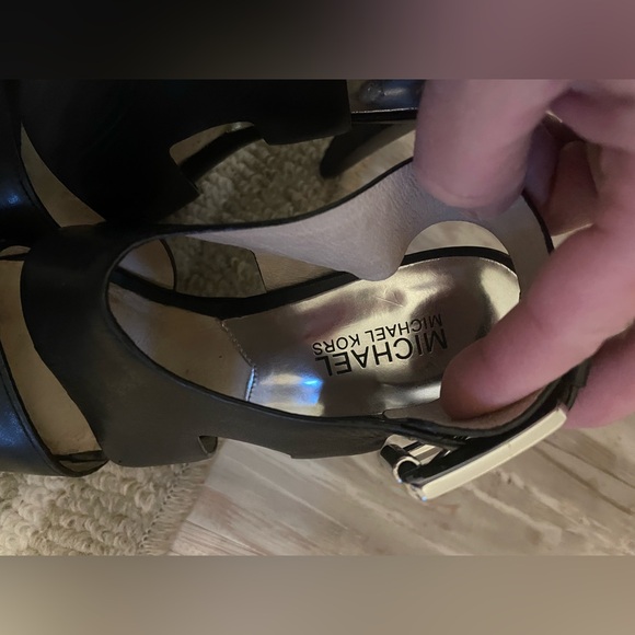 Michael Michael Kors black leather heels - Picture 2 of 5